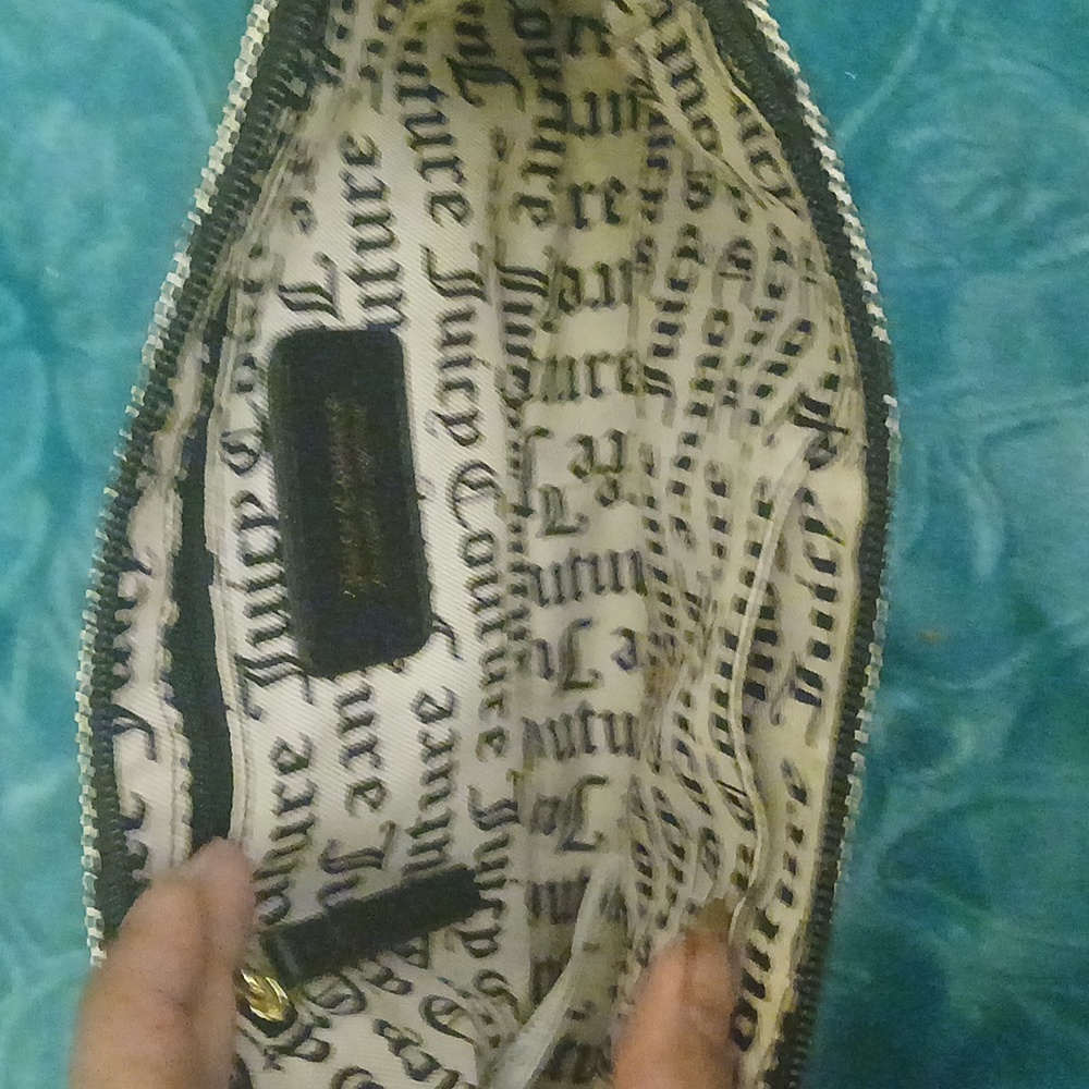 Juicy Couture Black And White Signature Hand Bag - Picture 4 of 15